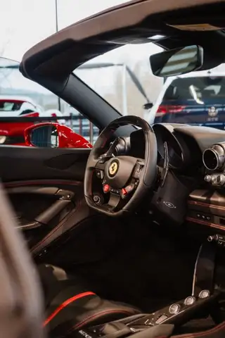 Ferrari F8 Spider F8 Spider *NOVITEC / SERVICEPAKET BIS 05/2029!* Ansicht 14