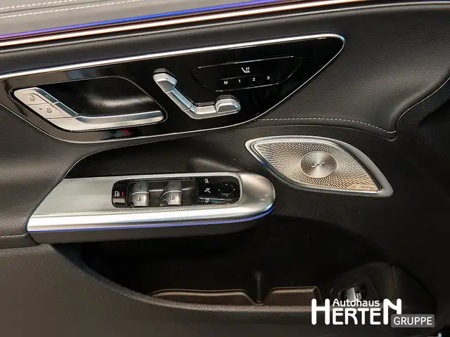 Mercedes-Benz EQE view 9