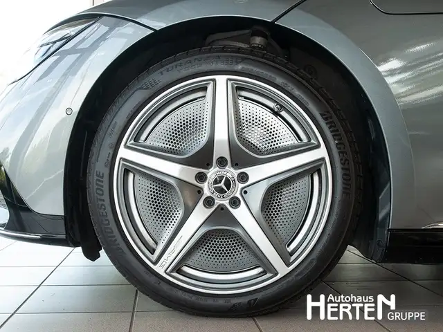 Mercedes-Benz EQE view 5
