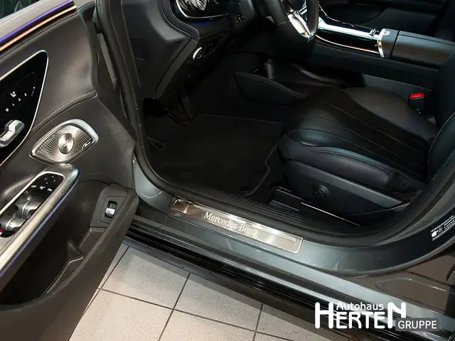 Mercedes-Benz EQE view 12