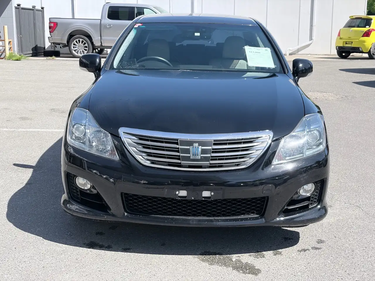 Toyota Crown снимка Toyota Crown