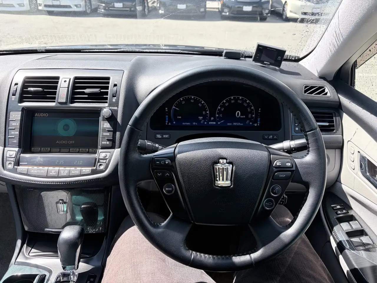 Toyota Crown снимка Toyota Crown