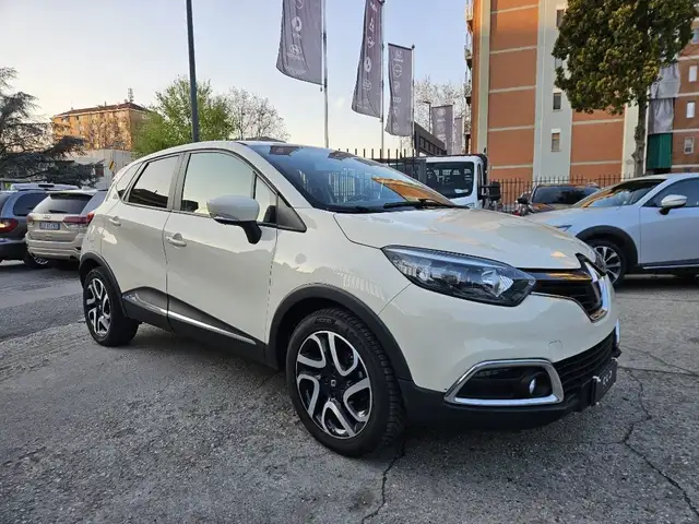 Renault Captur view 3