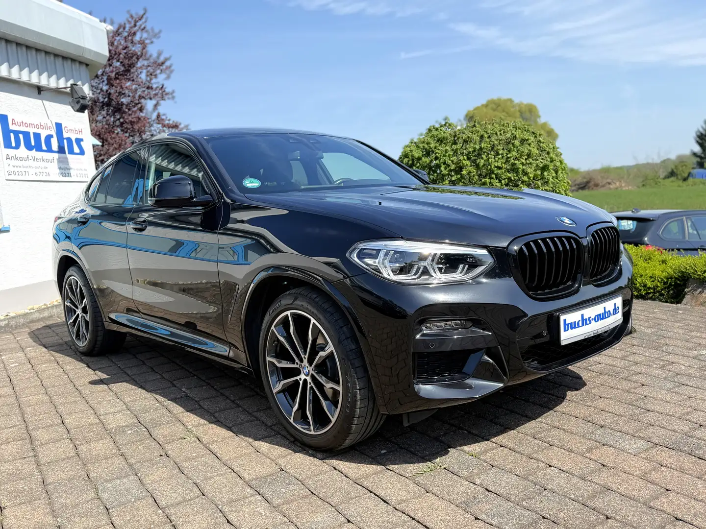 BMW X4 xDrive 20d M Sport Pano 20" M Räder AHK RFK Schwarz - 1