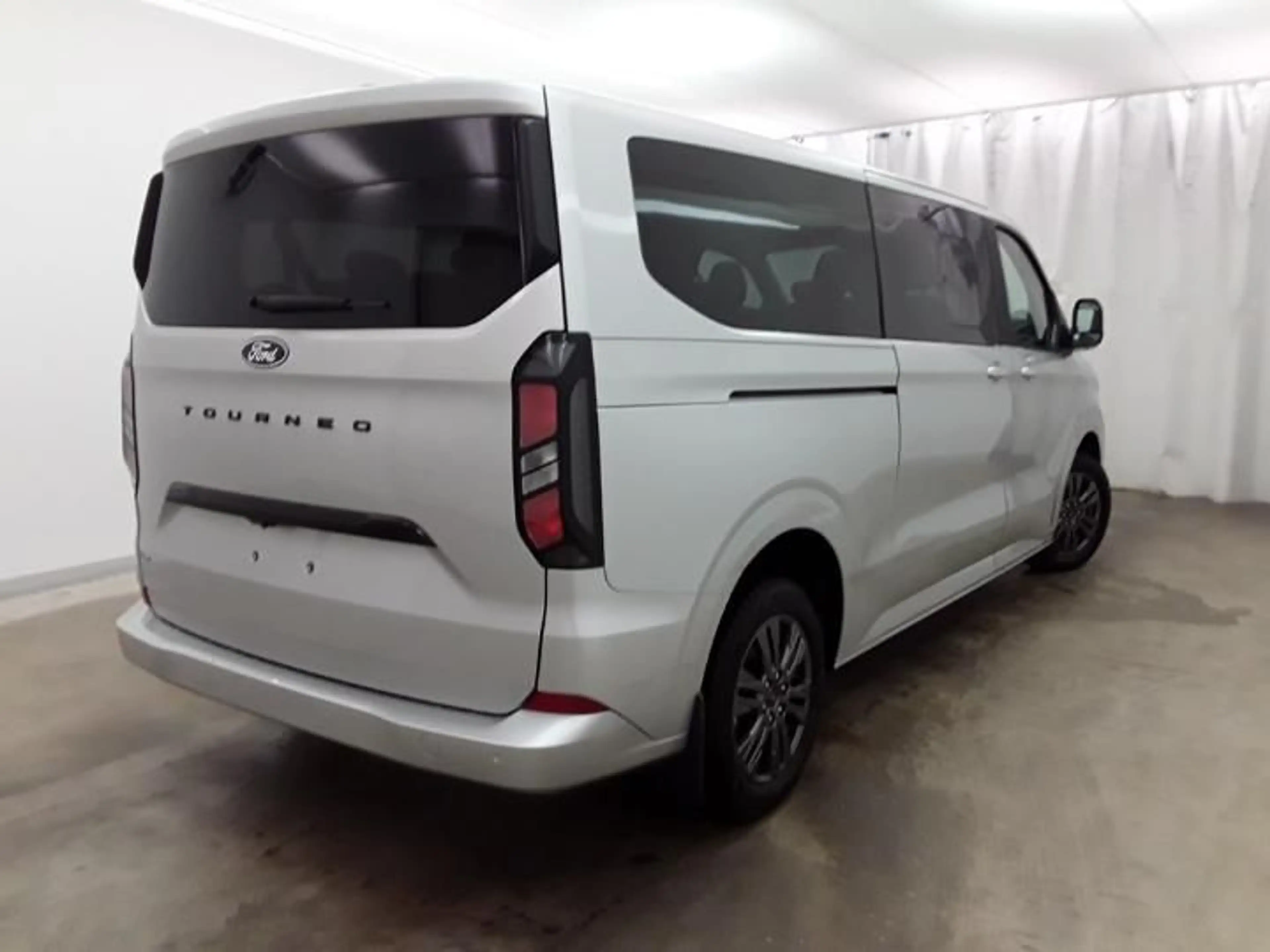 Ford Tourneo Custom Tourneo Custom Plug in Hybrid L2H1 Titanium 9-zitter — photo 2