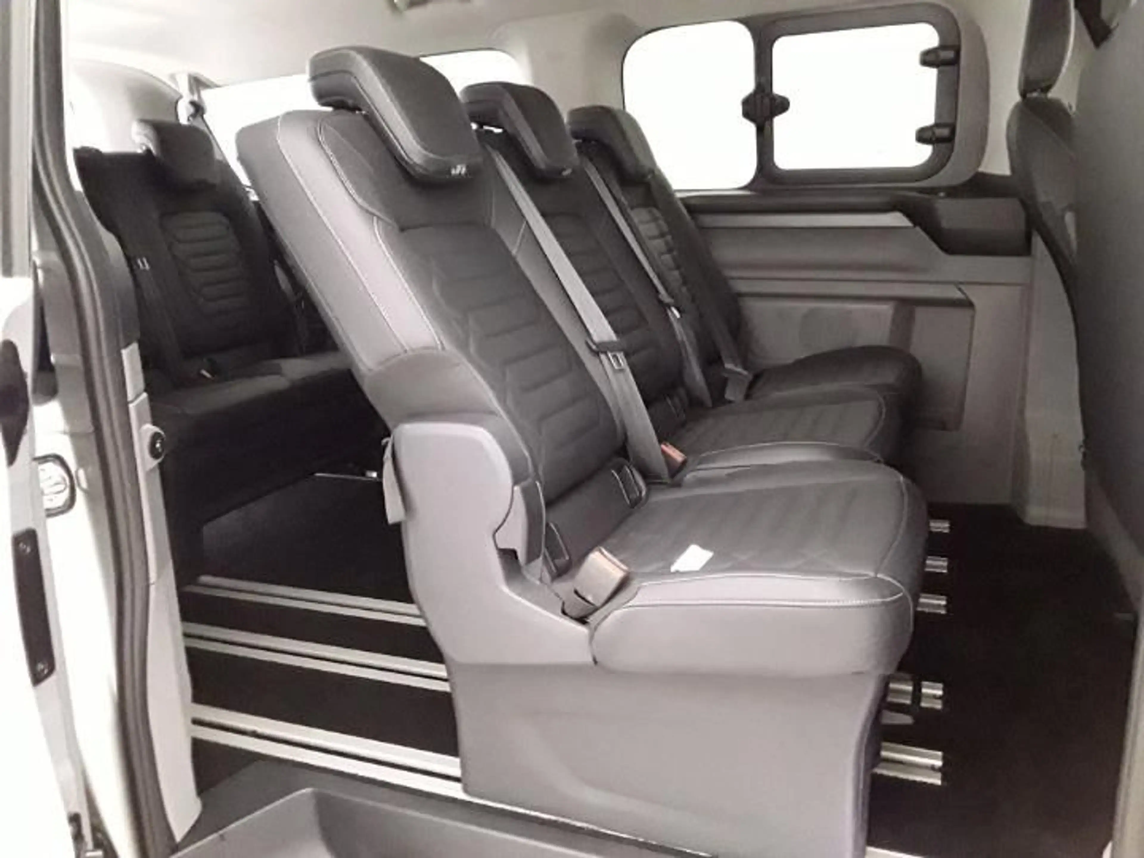 Ford Tourneo Custom Tourneo Custom Plug in Hybrid L2H1 Titanium 9-zitter — photo 4