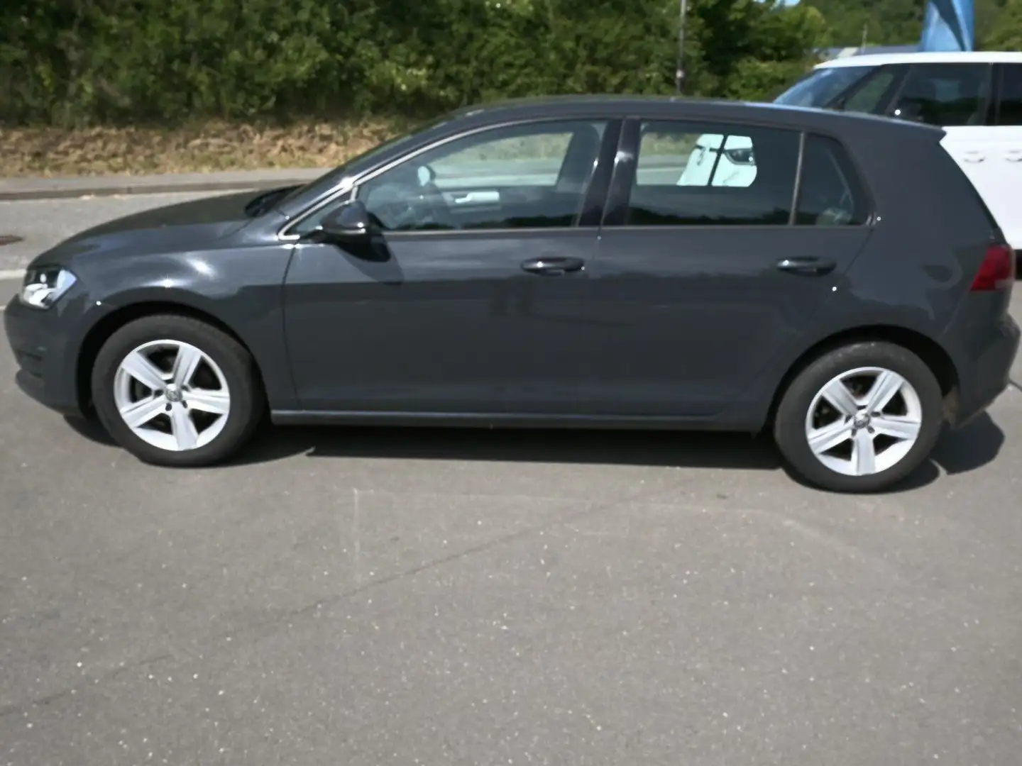 Volkswagen Golf Comfortline 1.6 TDI im Kundenauftrag mit Schaden Gris - 2