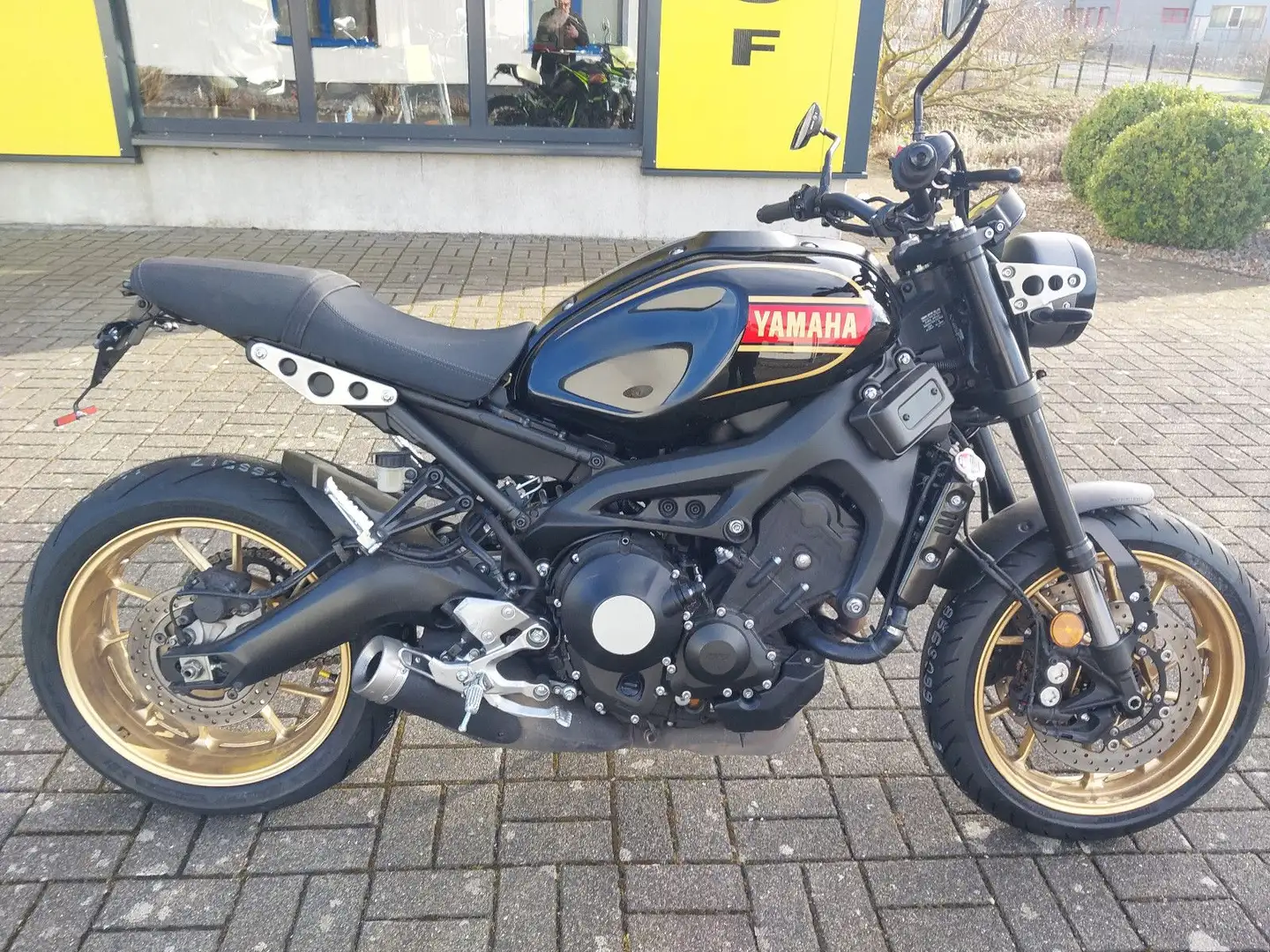 Yamaha XSR 900 Negro - 1
