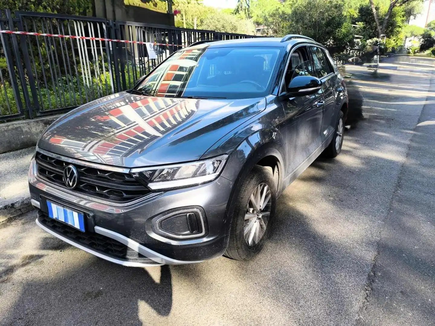 Volkswagen T-Roc 1.0 TSI Life Grau - 1
