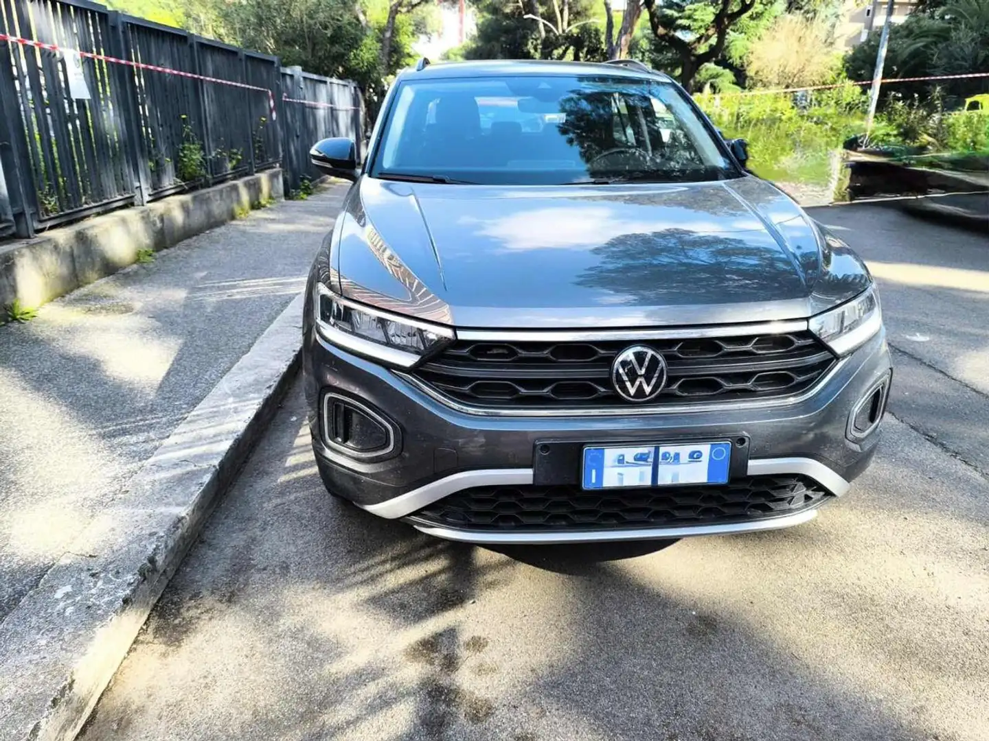 Volkswagen T-Roc 1.0 TSI Life Grau - 2