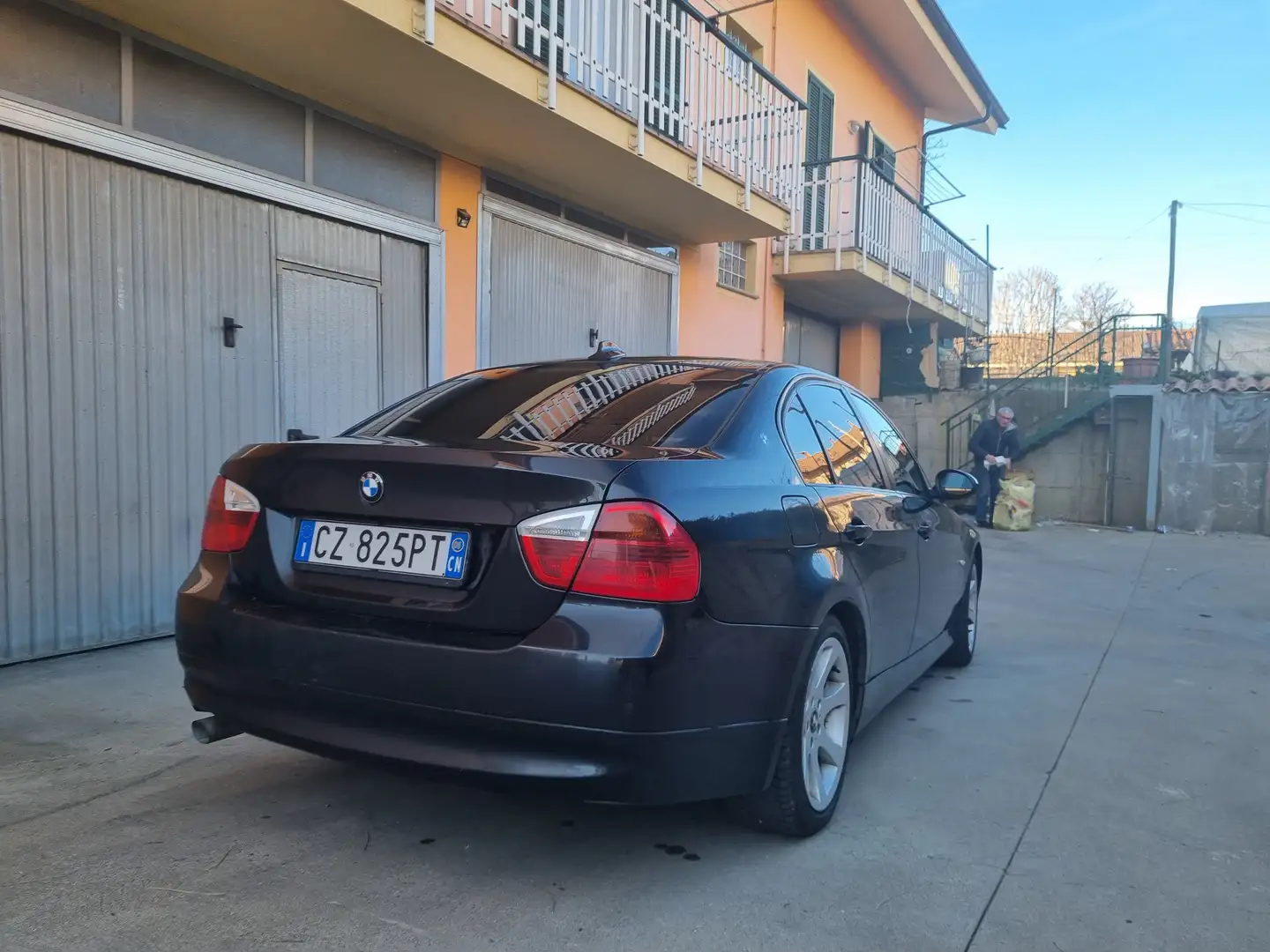 BMW 320 Serie+3+E90+Berlina+320d+Futura Negru - 2