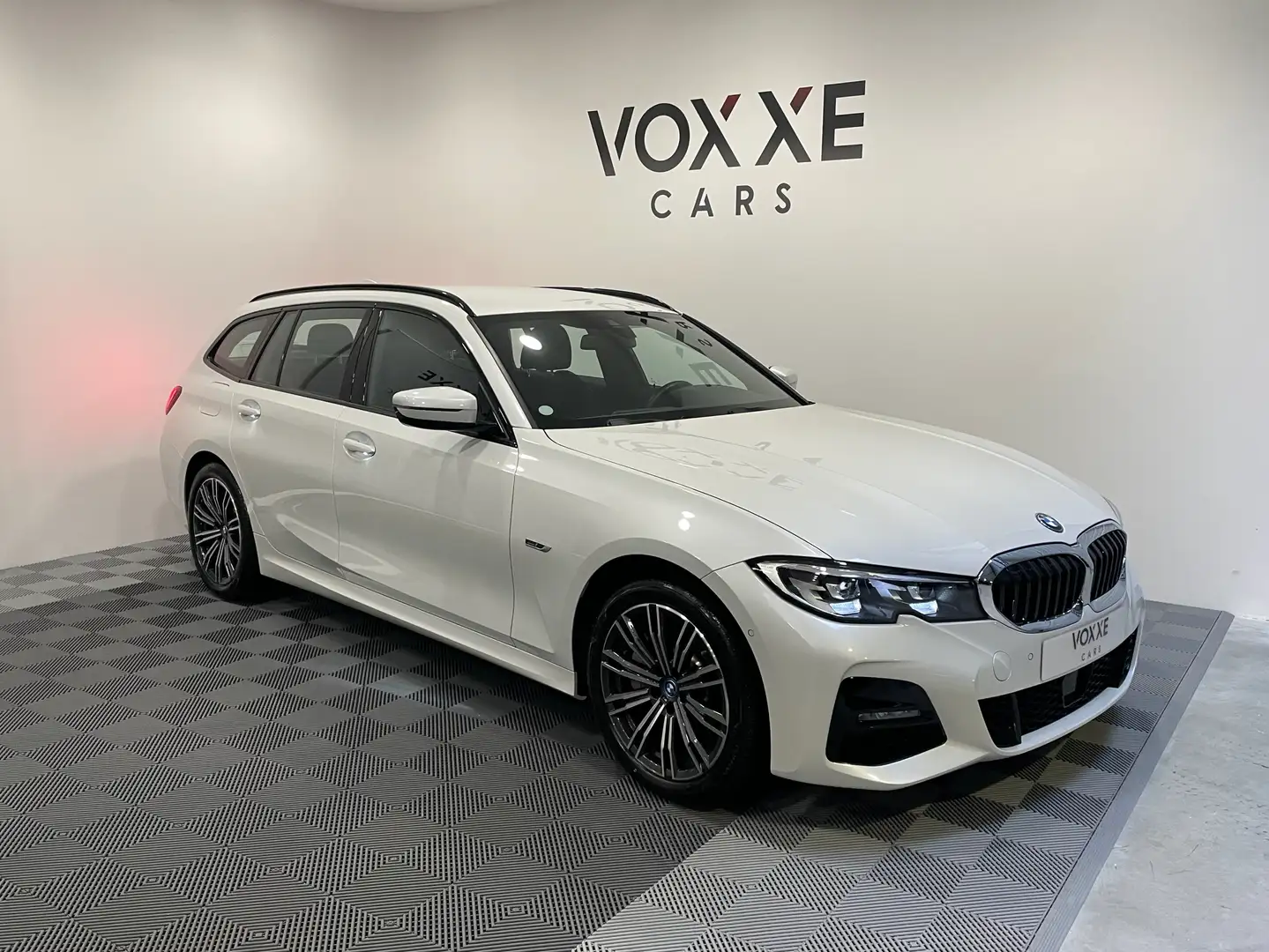 BMW 330 330e xDrive Touring M Sport Beyaz - 1