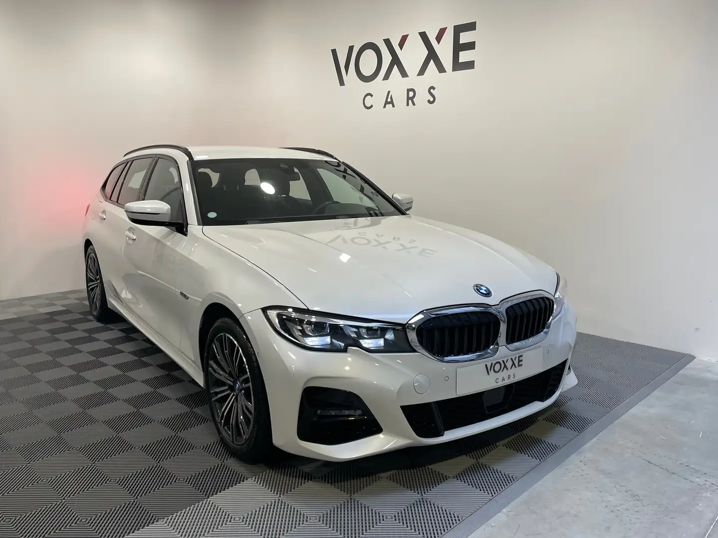 BMW 330 330e xDrive Touring M Sport bijela - 2