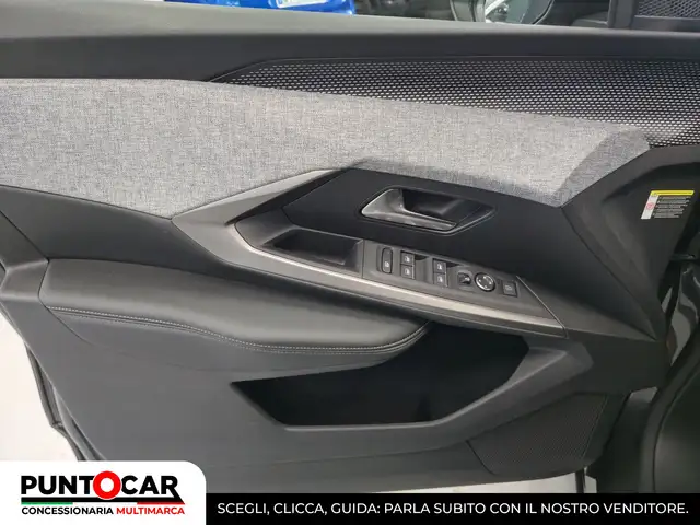 Peugeot 3008 view 10