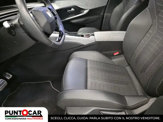 Peugeot 3008 view 5