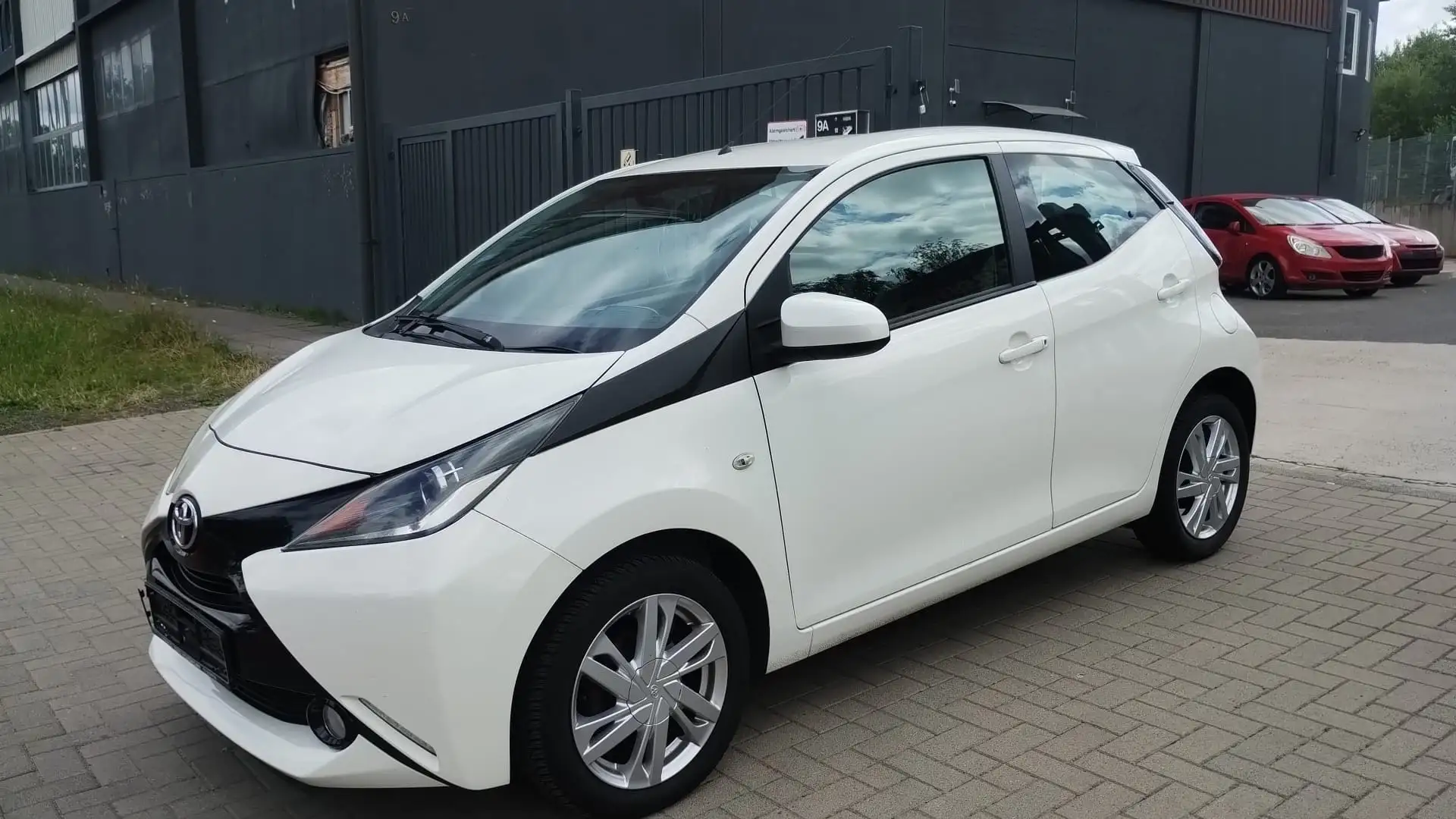 Toyota Aygo X x-play touch Weiß - 1