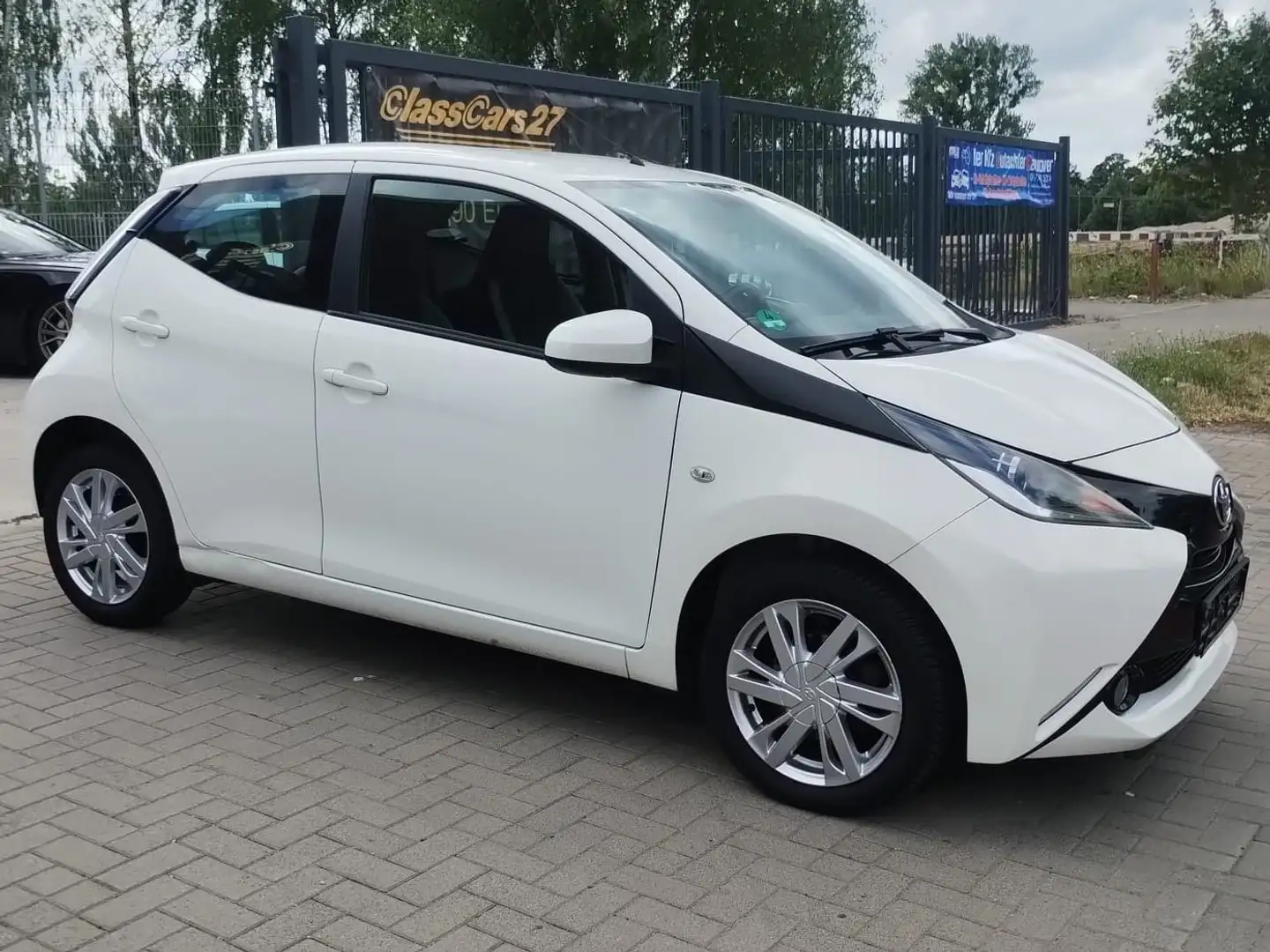Toyota Aygo X x-play touch Weiß - 2