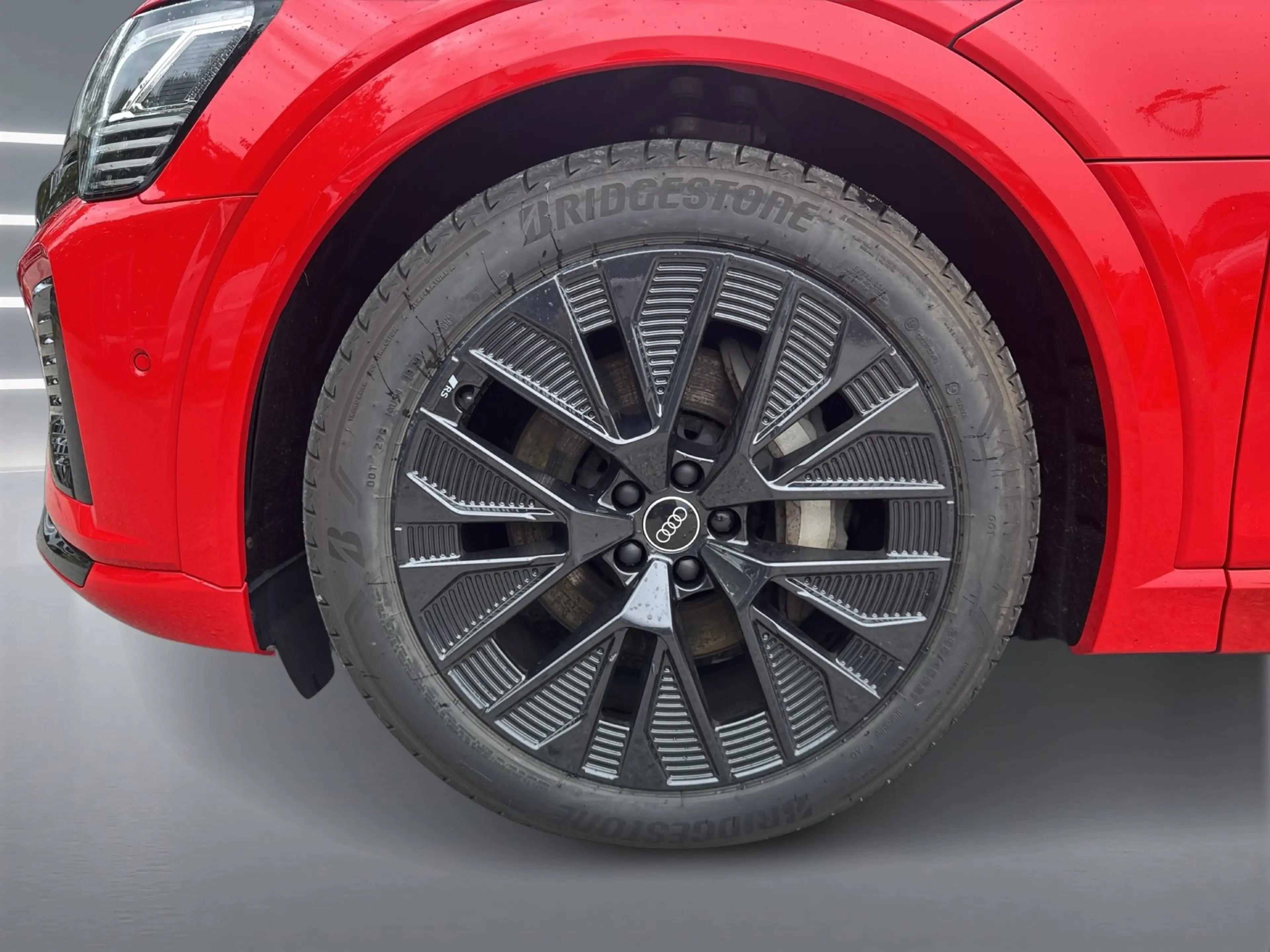 Audi Q8 Sportback e-tron 55 qu S line AHK MATRIX 21" — photo 7