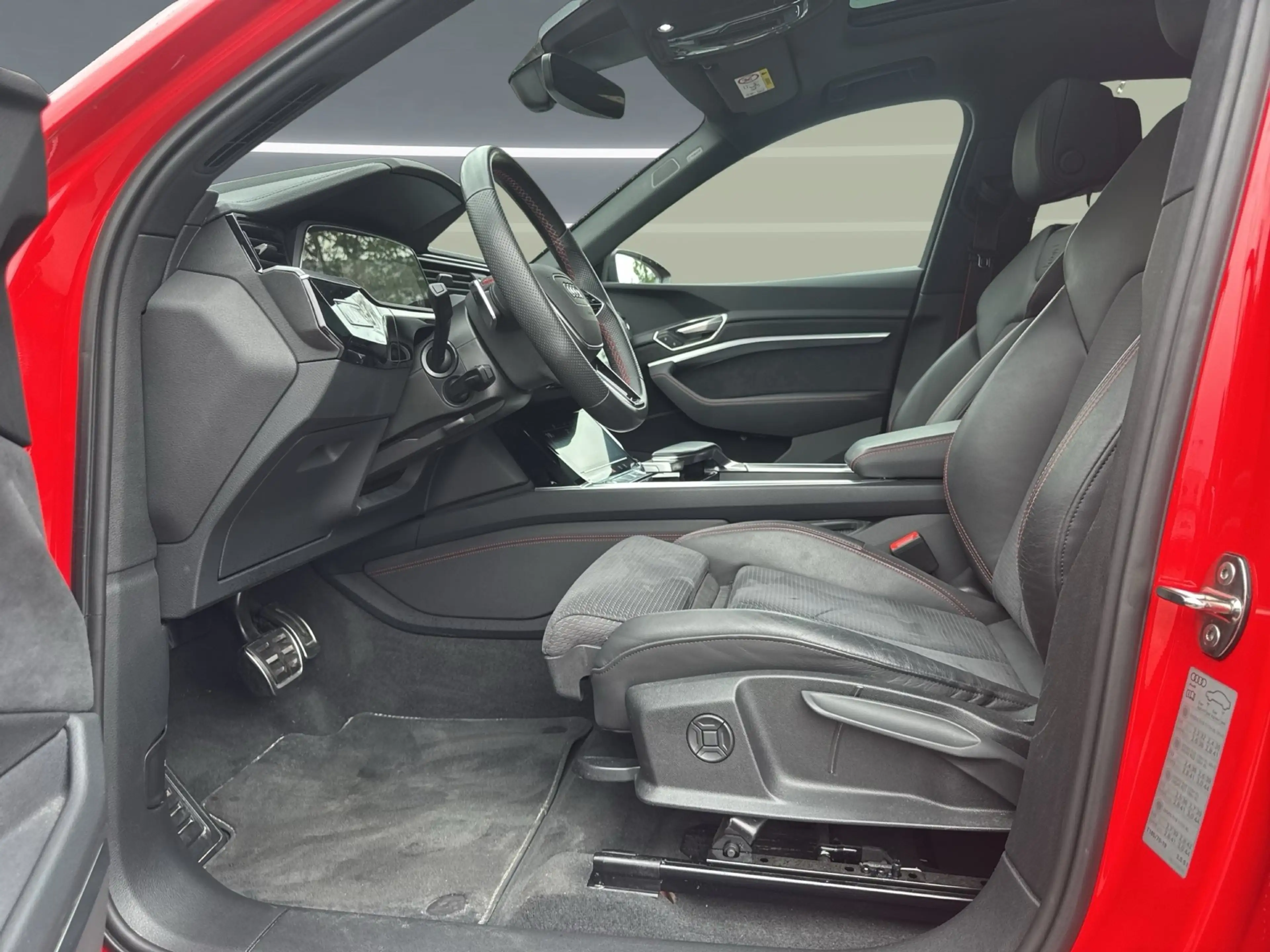 Audi Q8 Sportback e-tron 55 qu S line AHK MATRIX 21" — photo 14