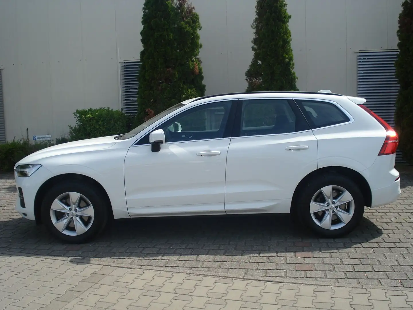 Volvo XC60 Momentum Pro2WD.STANDHEIZUNG!LEDER!PANO!TOP! Blanc - 1