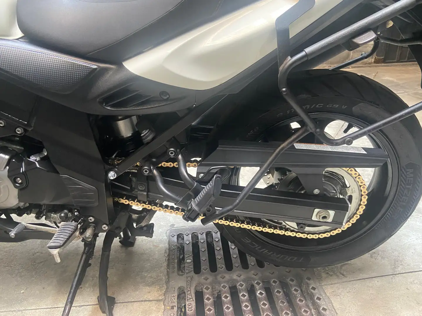 Suzuki V-Strom 650 Blanc - 1