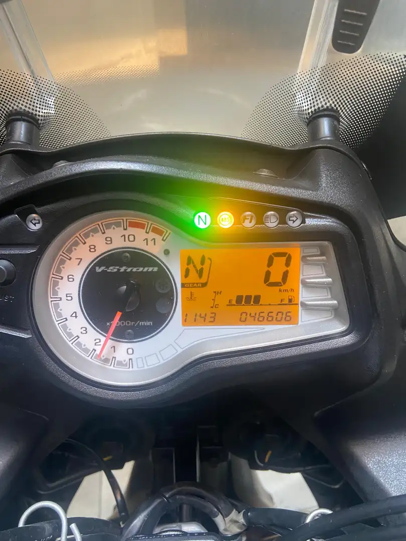 Suzuki V-Strom 650 Blanc - 2