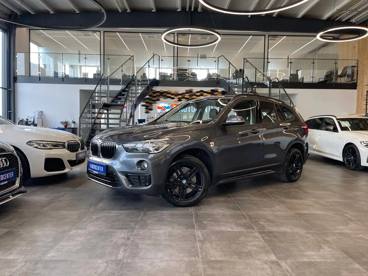 BMW X1 Baureihe X1 xDrive 20 d *Sport Line*Pano*AHK* Gris - 1