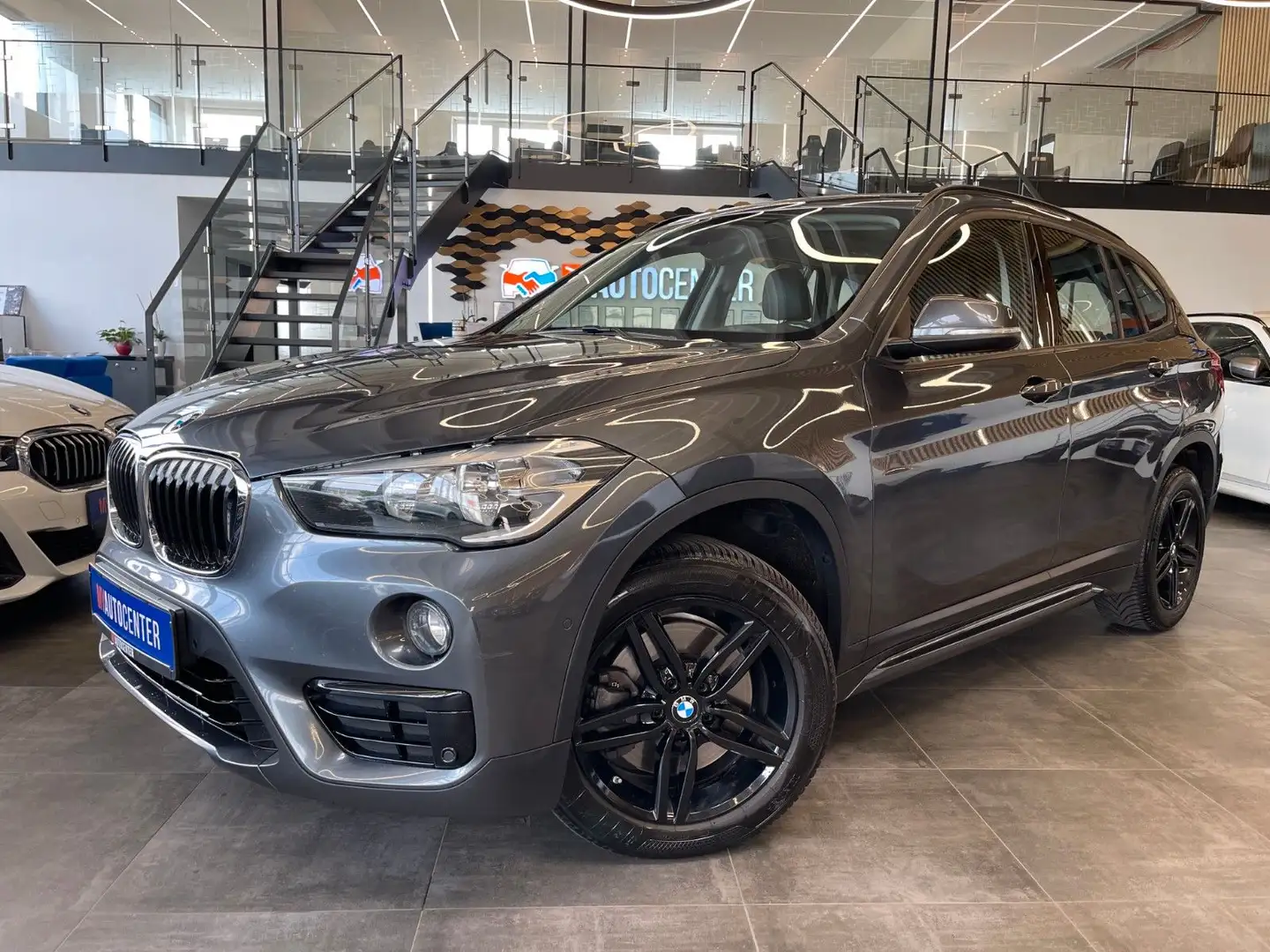 BMW X1 Baureihe X1 xDrive 20 d *Sport Line*Pano*AHK* Gris - 2