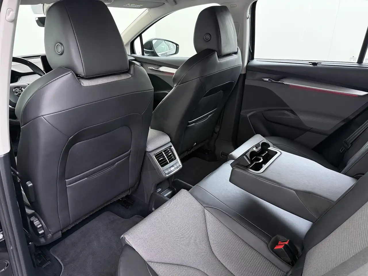 Skoda Enyaq iV 80 204PK Warmtepomp Trekhaak SOH 92% Camera 3-Z, миниатюра 11