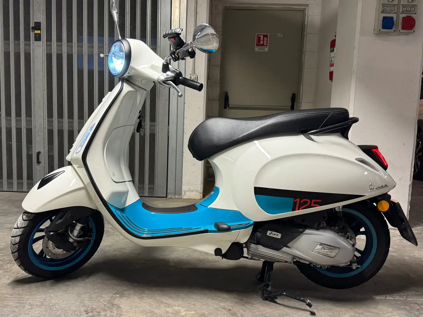 Vespa Primavera 125 Color Vibe Bianco - 1