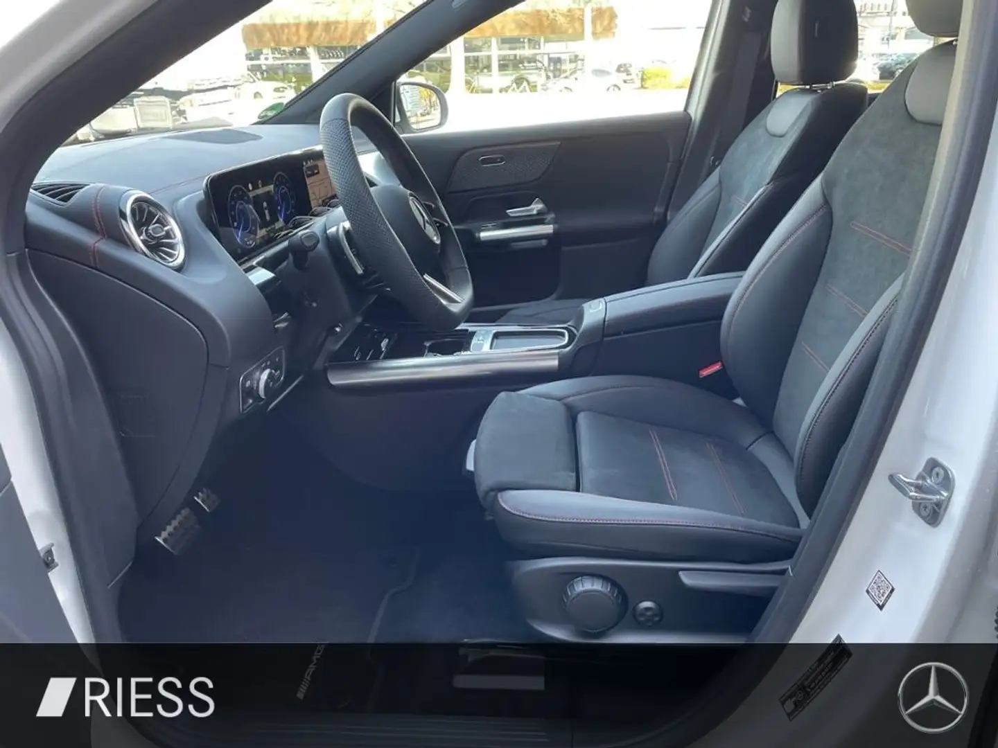 Mercedes-Benz EQA 250 + AHK AUT Kam. KlimaA LED LM PDC ParkAss Weiß - 2