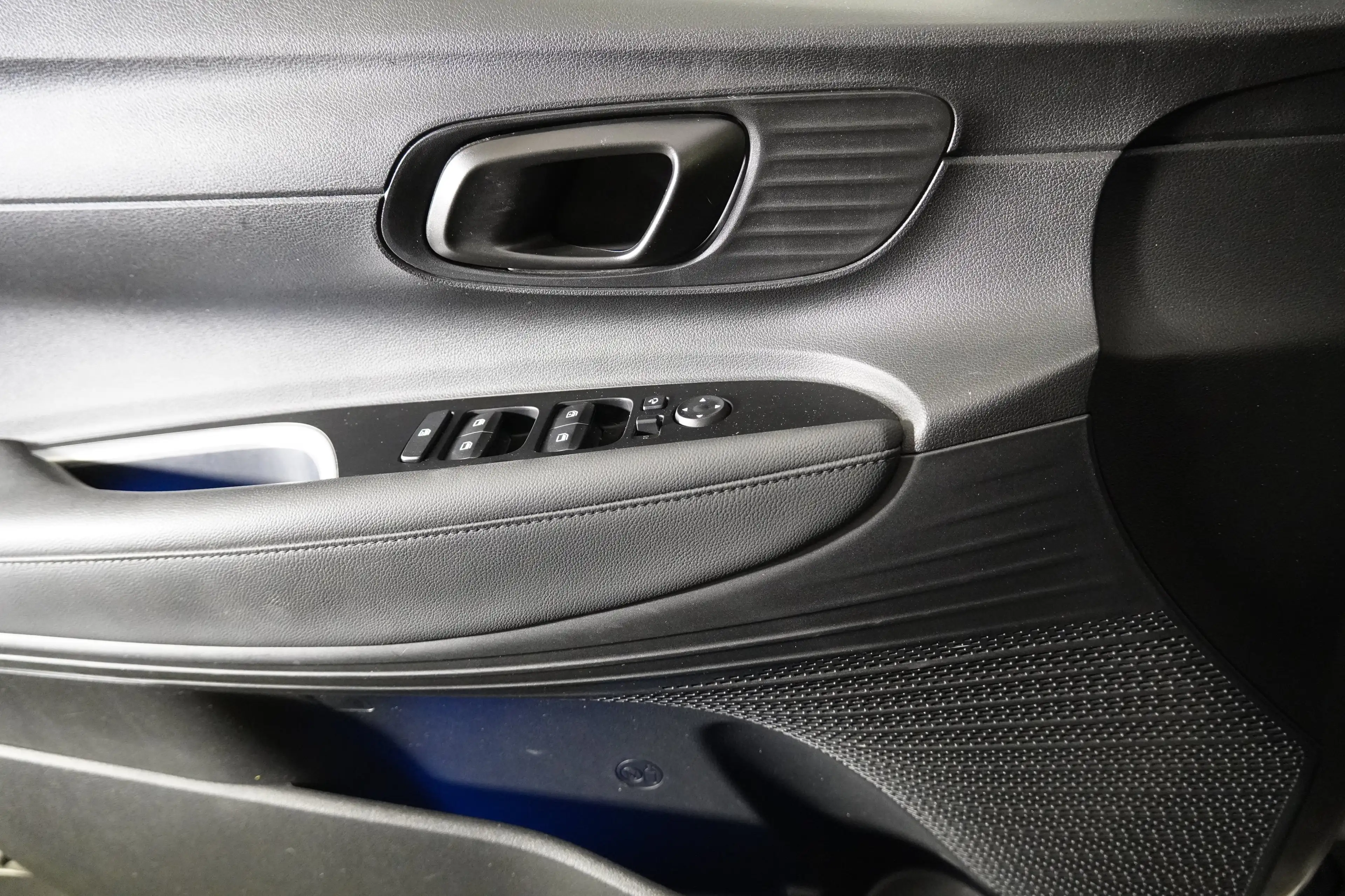 Hyundai BAYON 1,2 MPI i-Line Plus — photo 6