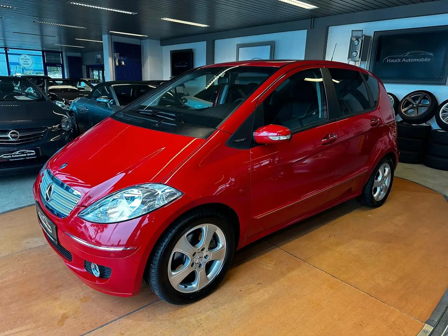 Mercedes-Benz A 200 Turbo AUTOMATIK/PANO/TLEDER/PDC/MFL Rouge - 1