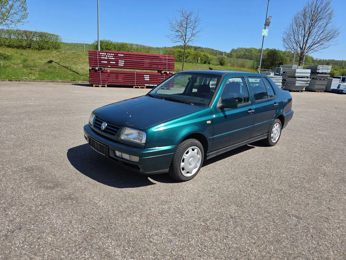 Volkswagen Vento 1.8 GLX_TÜV 10/2026_Km Stand 54.000 Зелений - 1