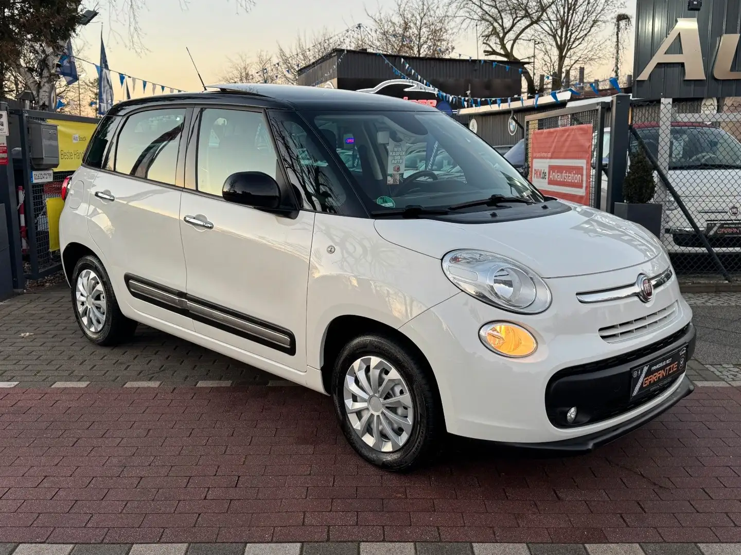 Fiat 500L Lounge*Panorama*Kamera*Klimaauto.*Shz*EU6 Weiß - 1