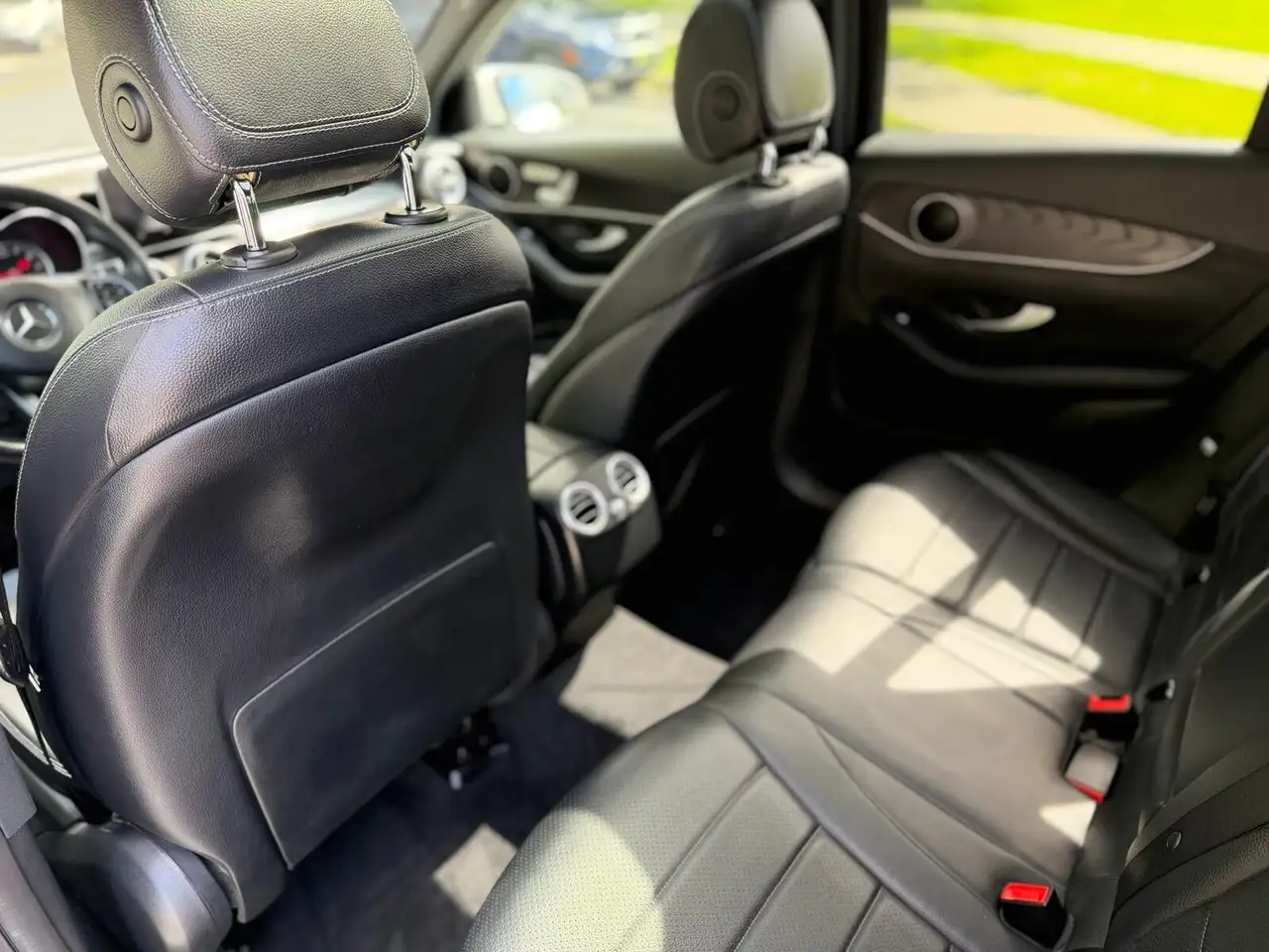 Mercedes-Benz GLC снимка Mercedes-Benz GLC