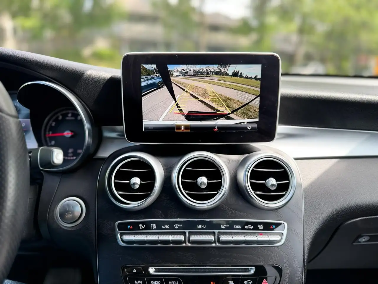 Mercedes-Benz GLC снимка Mercedes-Benz GLC