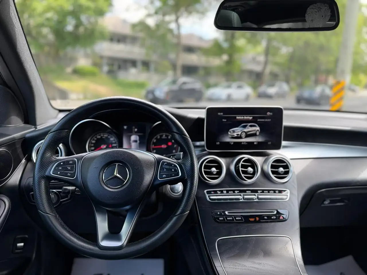 Mercedes-Benz GLC снимка Mercedes-Benz GLC