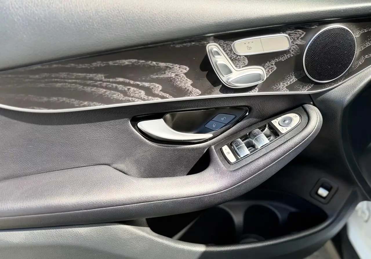 Mercedes-Benz GLC снимка Mercedes-Benz GLC