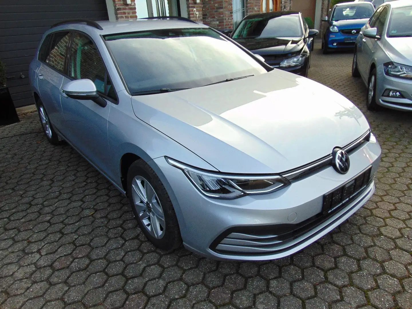 Volkswagen Golf 2.0 TDI SCR 85kW Life Variant *Navi, Kamera Silber - 2