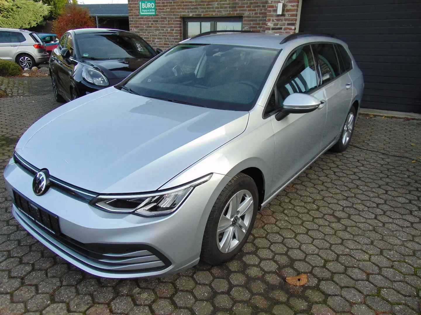 Volkswagen Golf 2.0 TDI SCR 85kW Life Variant *Navi, Kamera Silber - 1