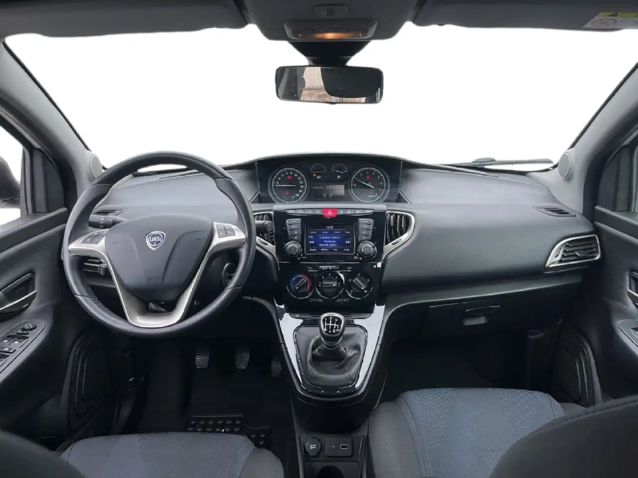 Lancia Ypsilon 2021 — фото 10