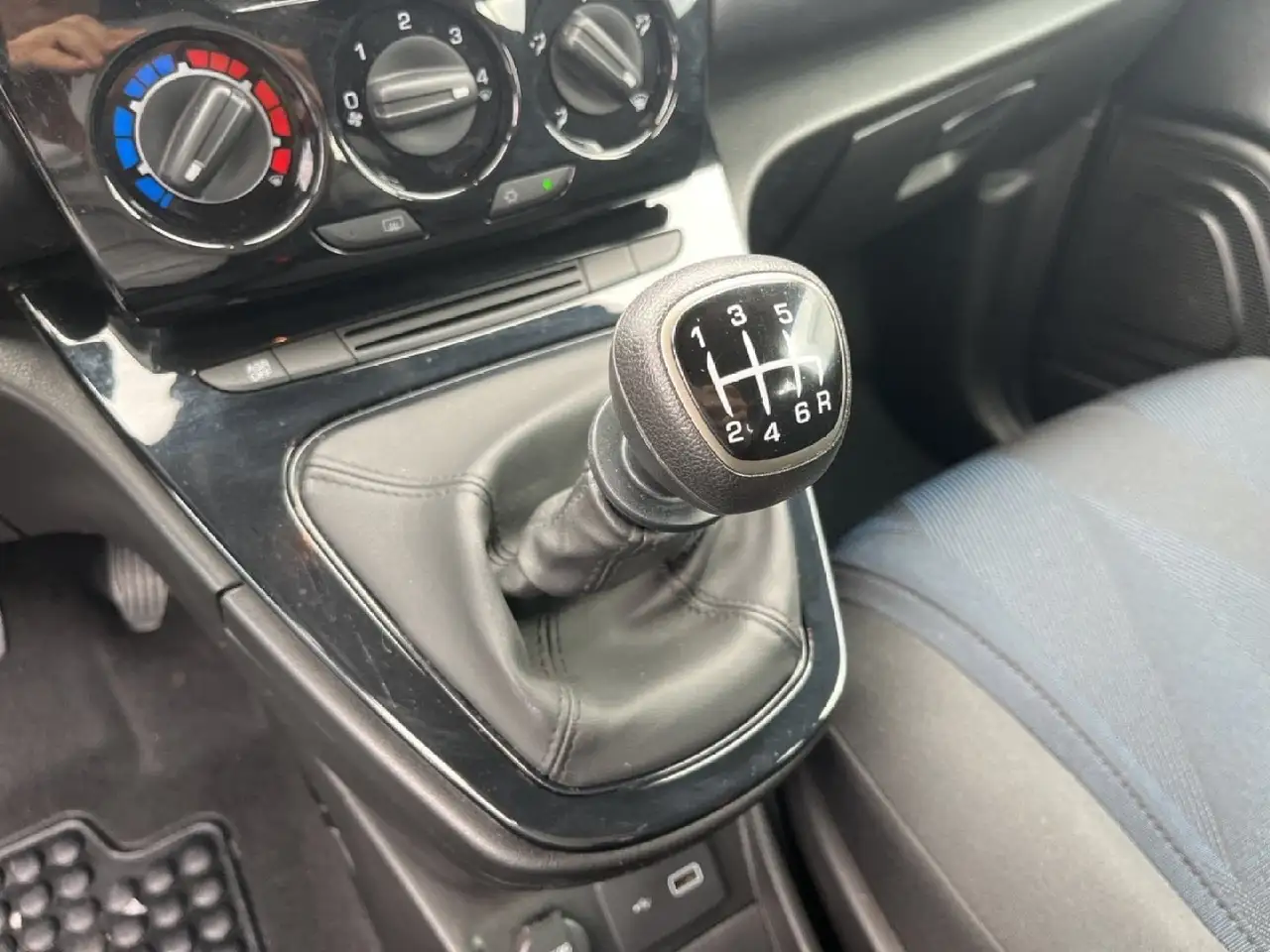Lancia Ypsilon 2021 — фото 12