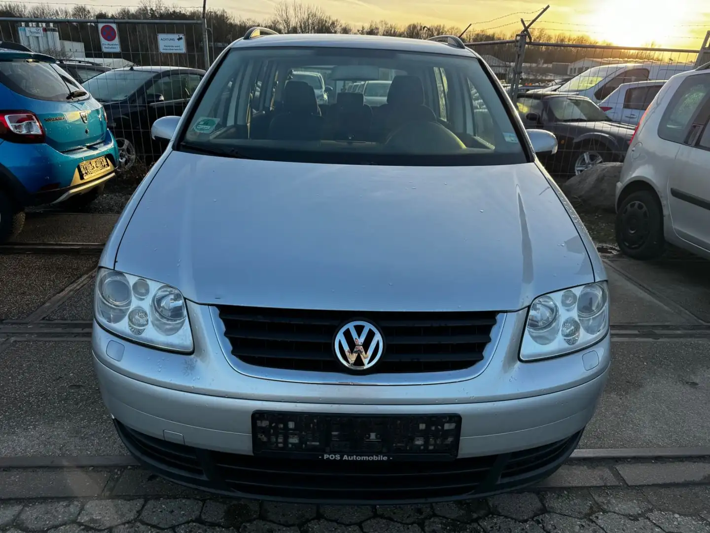 Volkswagen Touran Goal 2.0TDI*Automatik*Xenon*Navi*7-Sitzer Zilver - 2