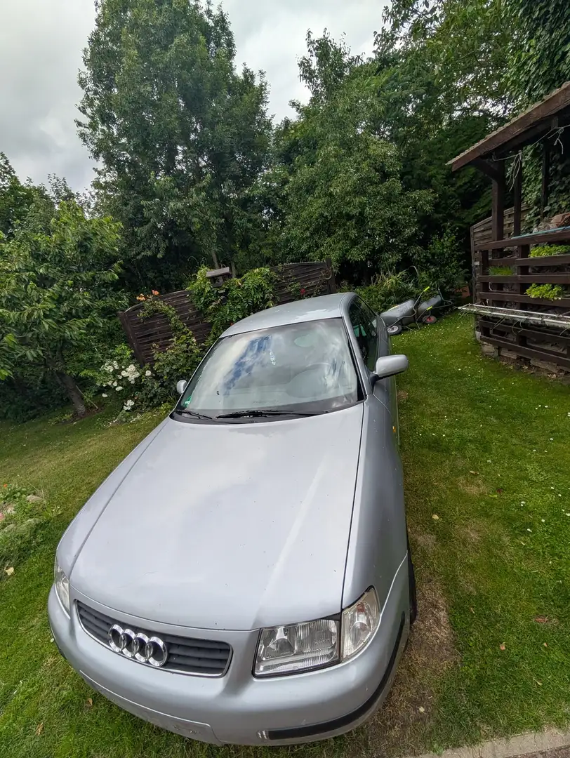 Audi A3 1.6 Attraction - 1