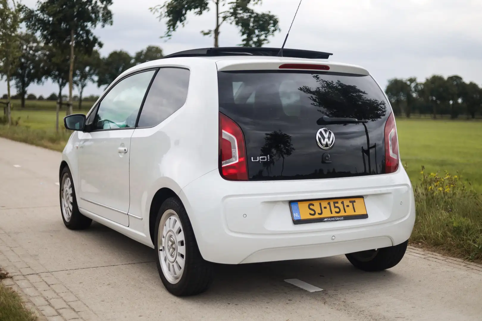 Volkswagen up! 1.0 White Edition | PANO | Cruise | leer | Stoelve Wit - 2
