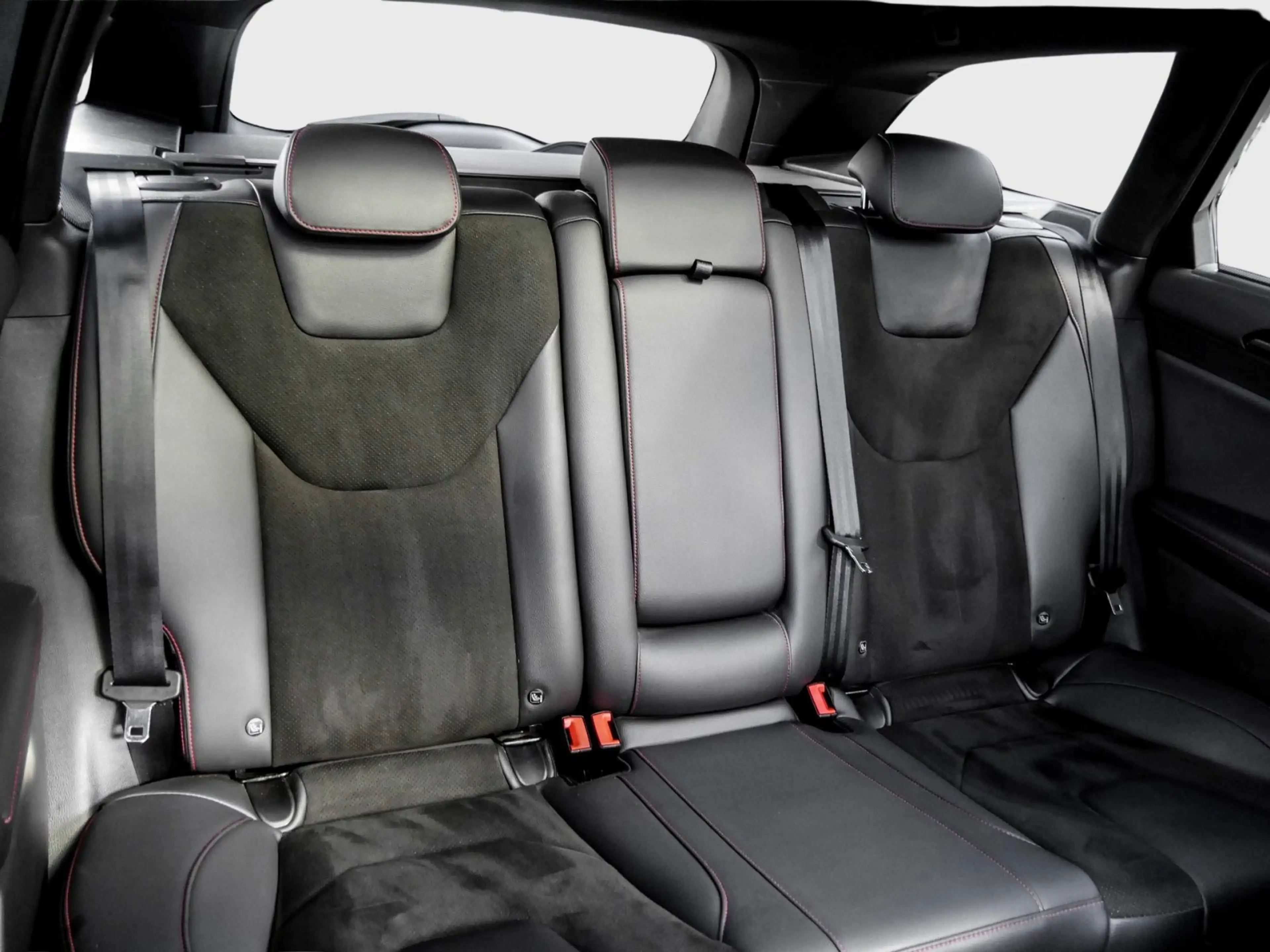 Ford Mondeo Turnier ST-Line LED Navi AHK ACC Pano Keyless — photo 4