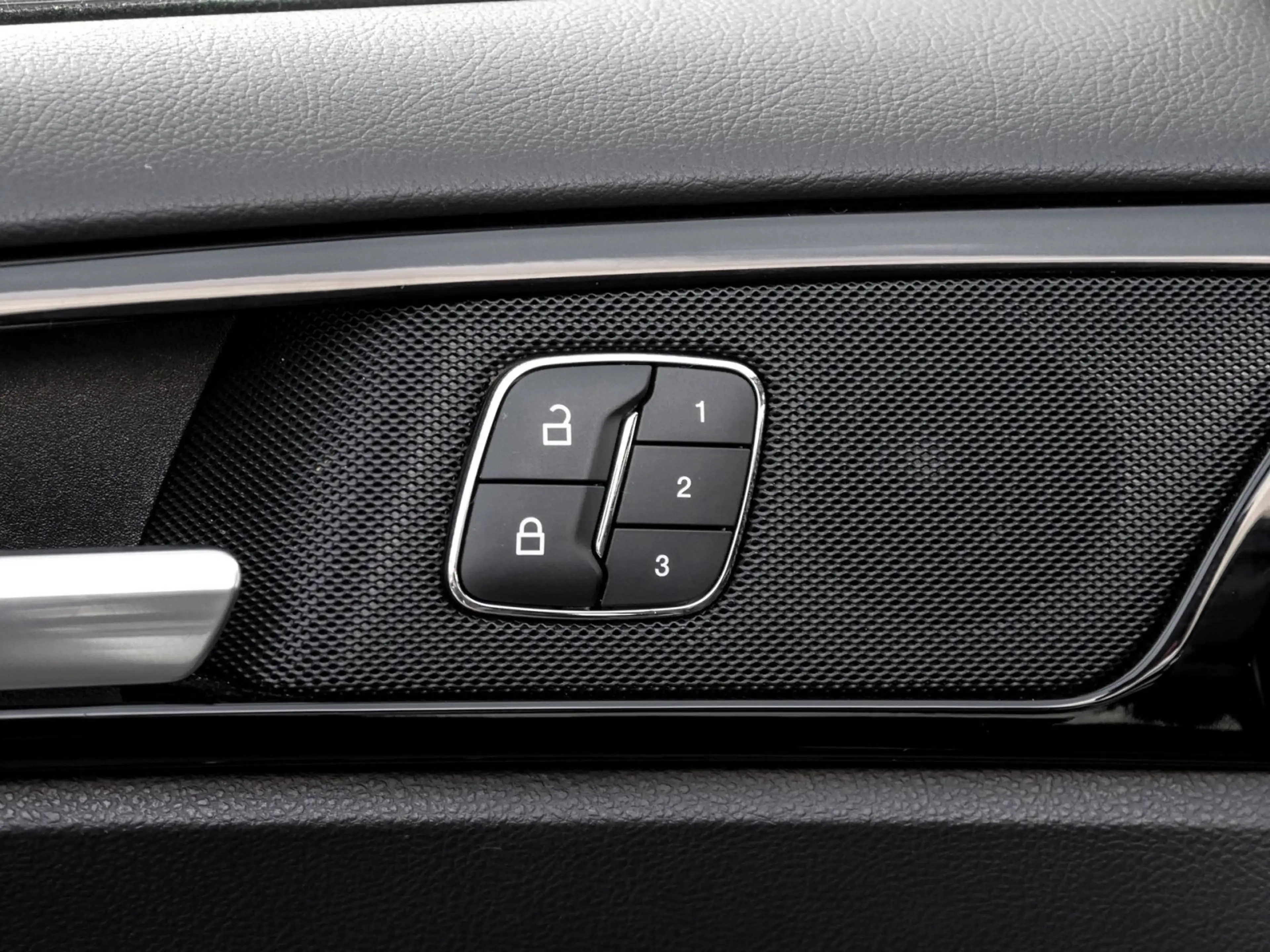 Ford Mondeo Turnier ST-Line LED Navi AHK ACC Pano Keyless — photo 14