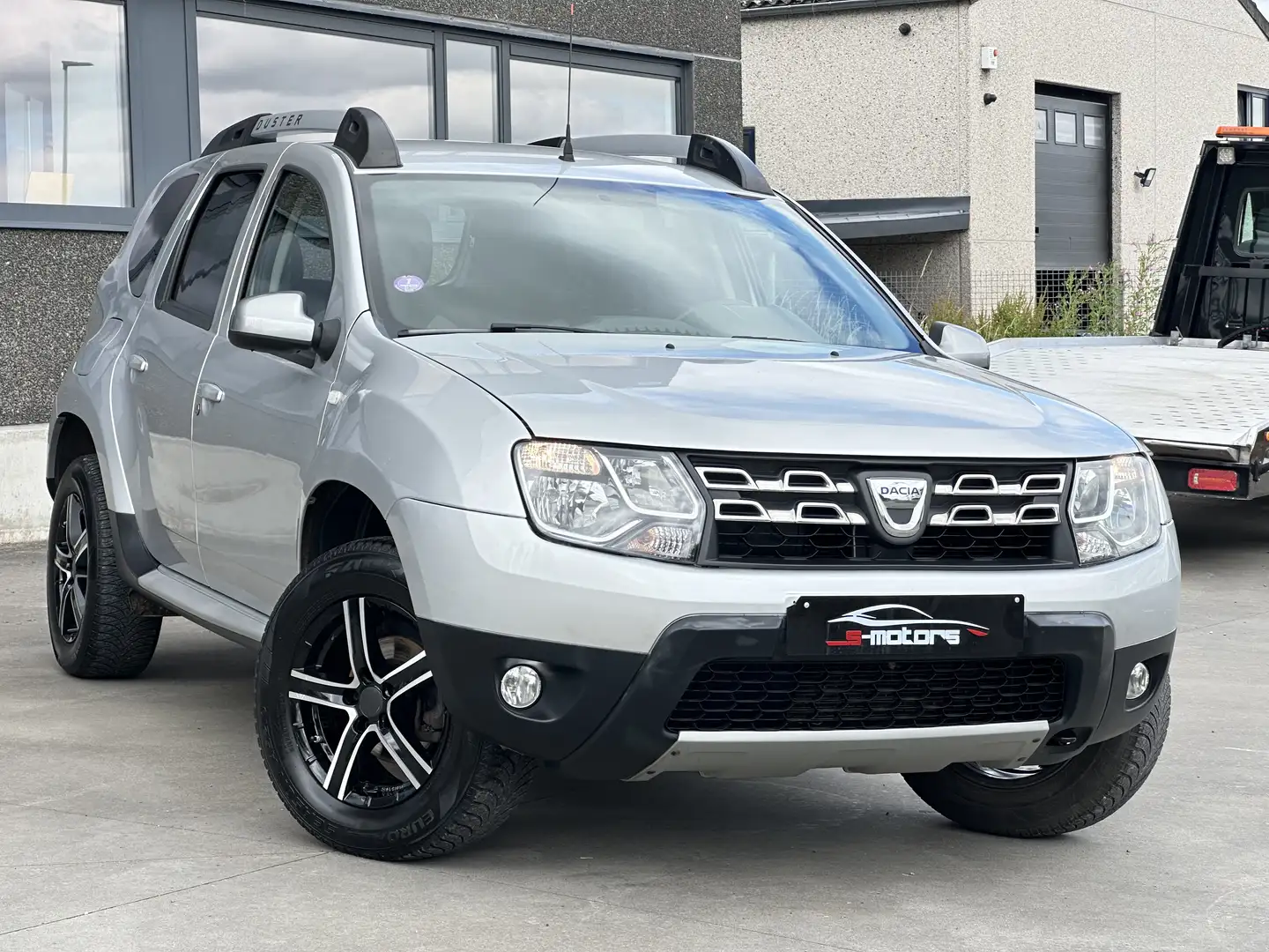 Dacia Duster 1.6i • GPS • AIRCO • BLUETOOTH - 1