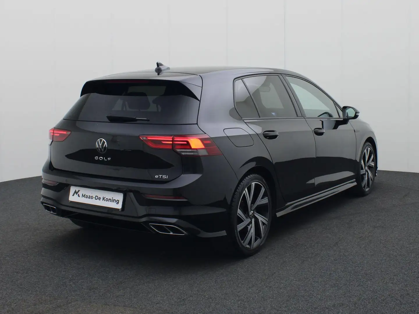 Volkswagen Golf 1.5eTSI/130PK R-Line Business DSG · Navigatie · Ca Zwart - 2